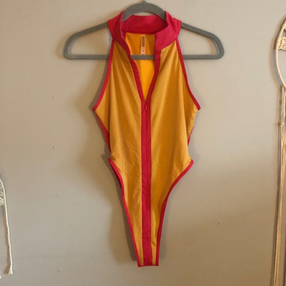 Sexy ICON SWIM, Women’s Zip-Front One Piece, Sz…